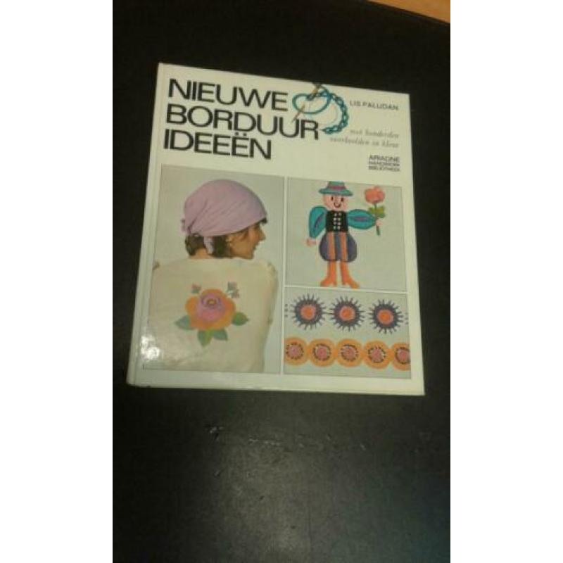 boeken over borduren en kruissteek.