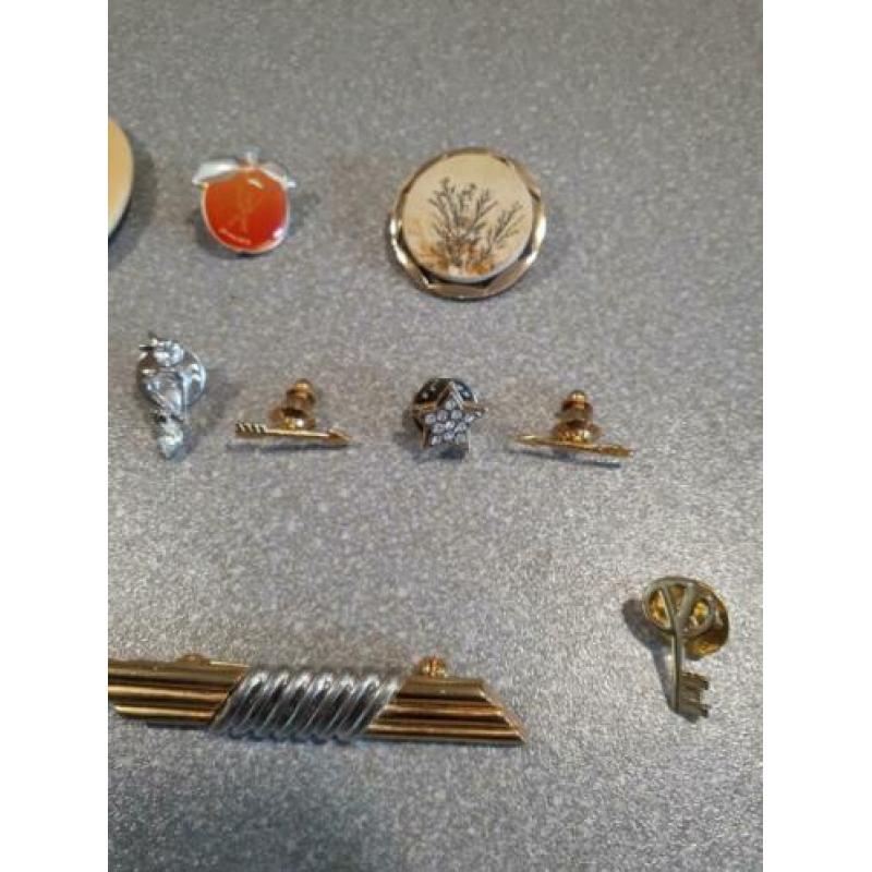 13. Dertien vintage diverse Pins en Speldjes