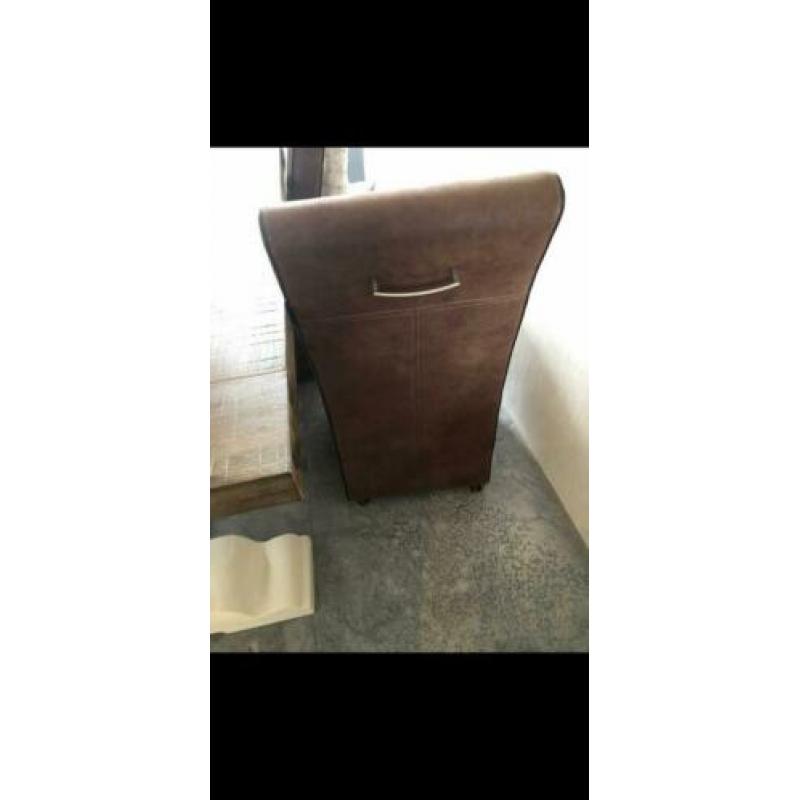 4 Suède stoelen op wieltjes