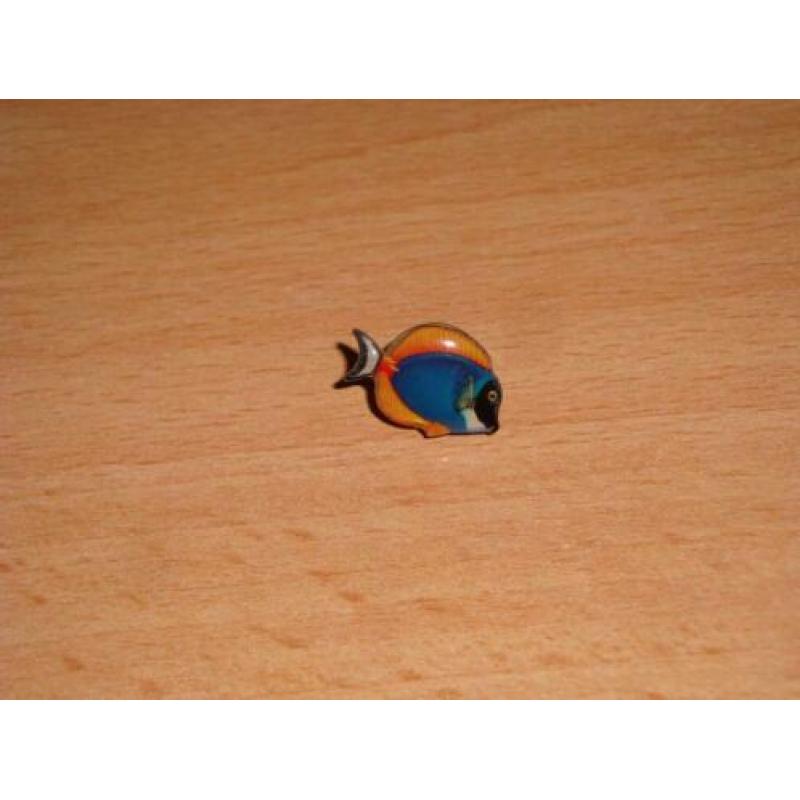 Verschillende pins BTS, NRE, RTL, Vision e.a ook los te koop