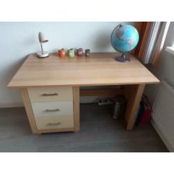 Gratis af te halen. Buro en twee kinderslaapkamer kasten.