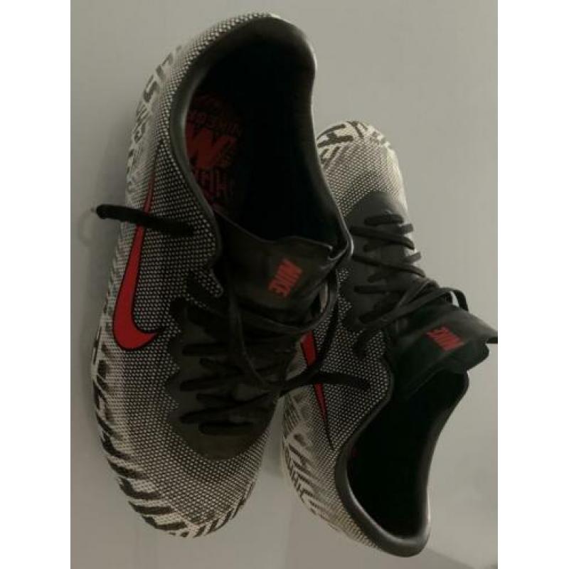 Nike voetbalschoenen maat 36,5