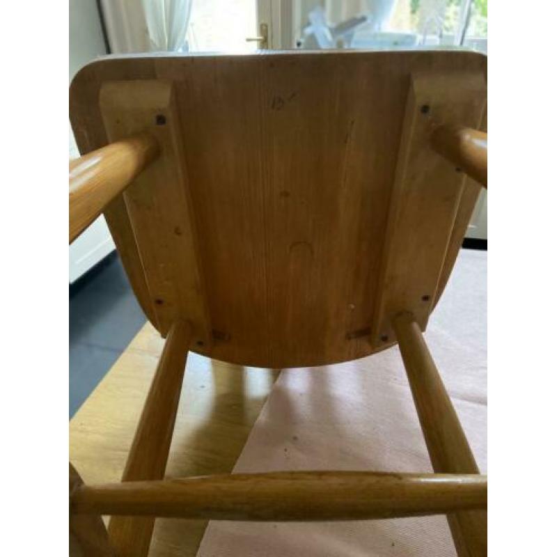 4. grenen stoelen + tafel