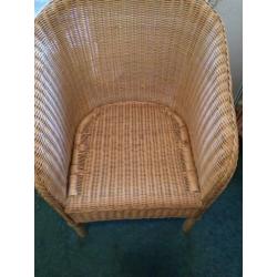 Te koop rieten tafel en 3 rieten stoelen