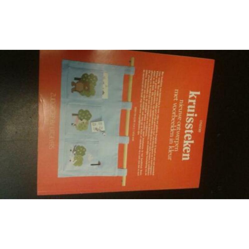 boeken over borduren en kruissteek.