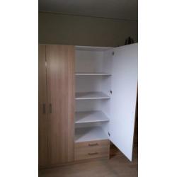 Kledingkast 3 deuren met hang, legdeel en 2 lades