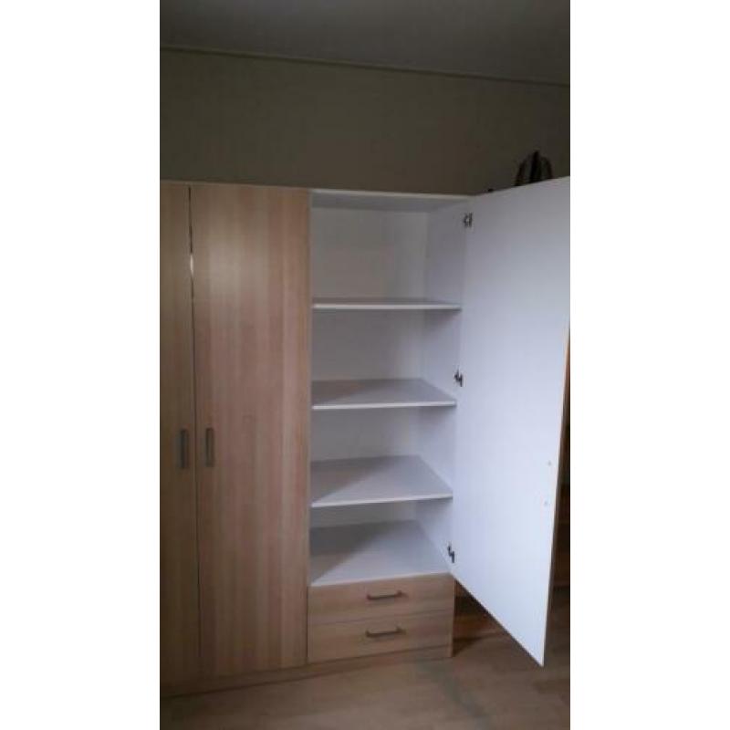 Kledingkast 3 deuren met hang, legdeel en 2 lades