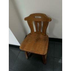 4. grenen stoelen + tafel