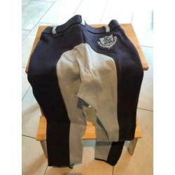 Paardrij kleding.