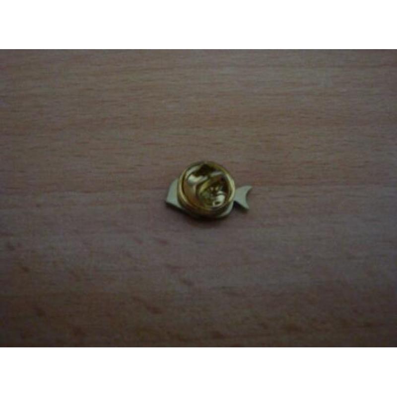 Verschillende pins BTS, NRE, RTL, Vision e.a ook los te koop