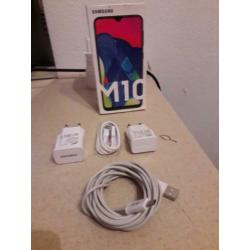 samsung galaxy m10 blauw 32 gb 7,7 cm lang voor €130,00.