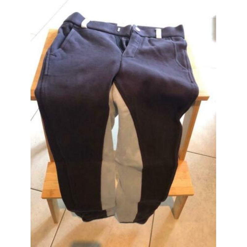Paardrij kleding.