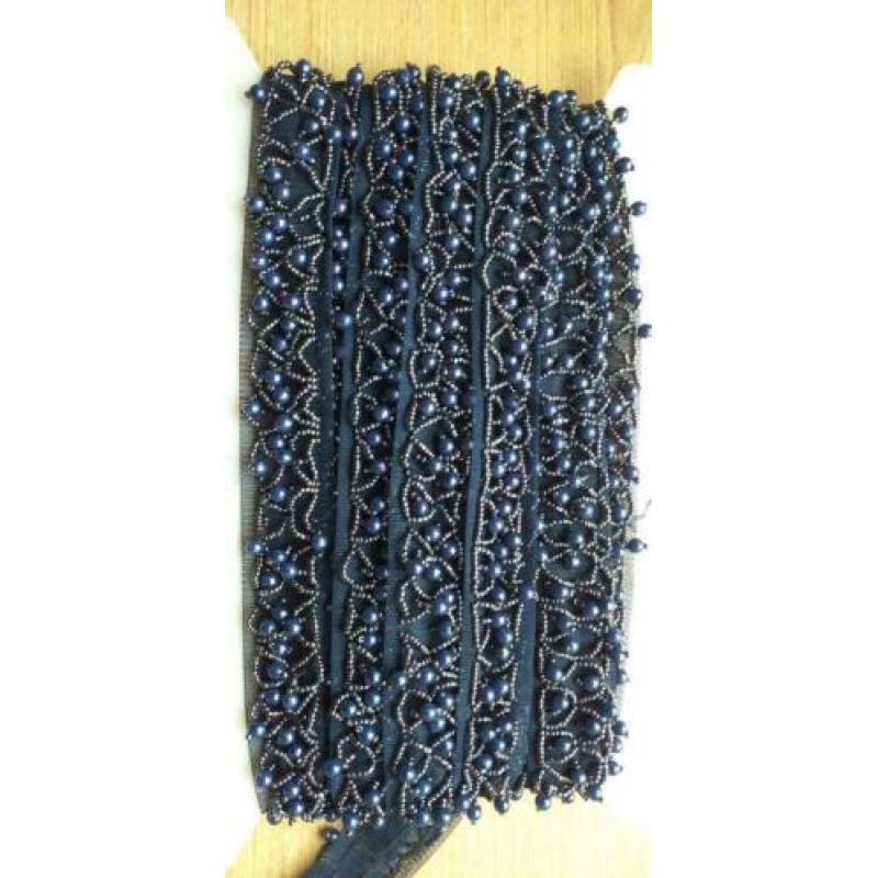 Donker blauw/ richting paars kant met kraaltjes 5 meter
