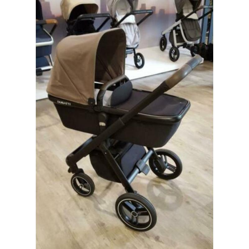 Dubatti kinderwagen in zeer goede staat met alle accessoires