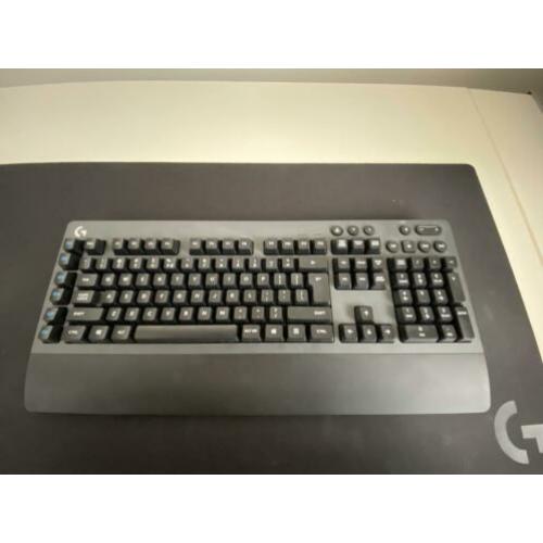 Logitech gaming set met mechanisch toetsenbord, muis en mat.