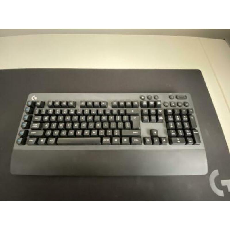 Logitech gaming set met mechanisch toetsenbord, muis en mat.