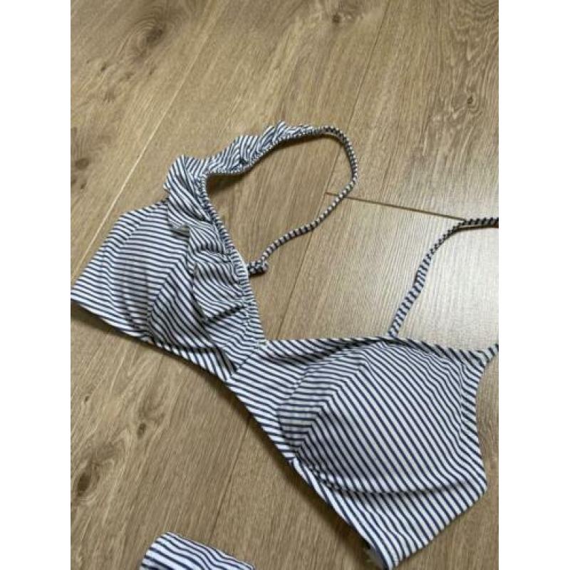 H&M blauw/wit gestreepte bikini met ruffles maat M