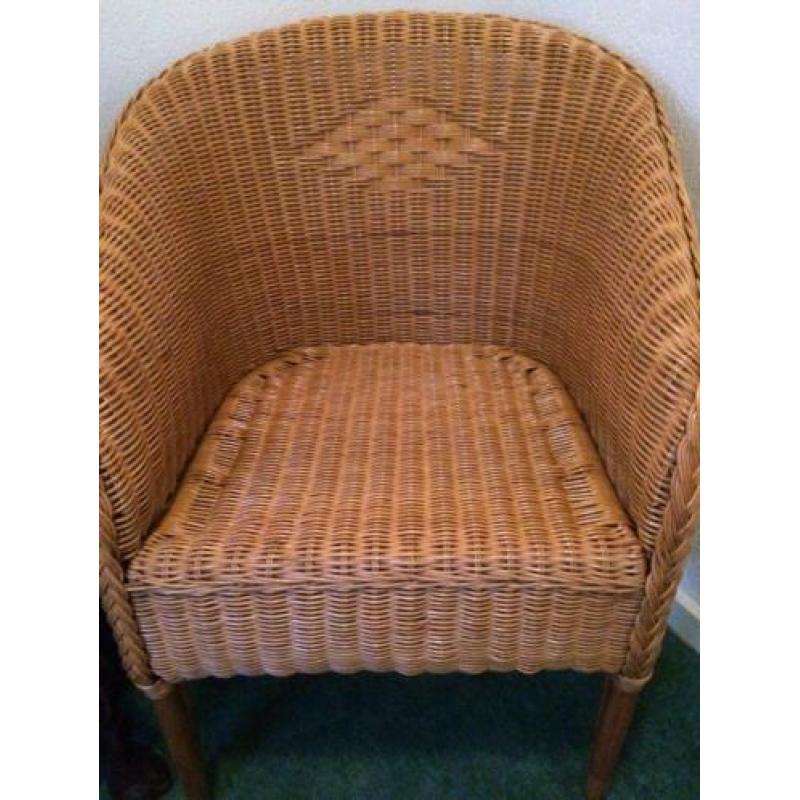 Te koop rieten tafel en 3 rieten stoelen
