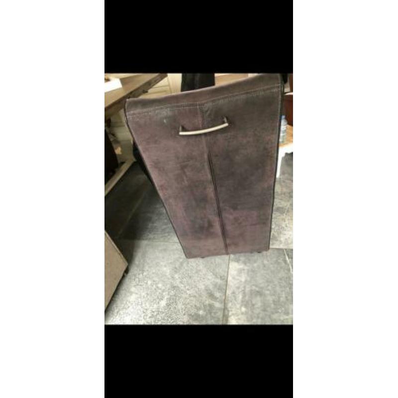 4 Suède stoelen op wieltjes