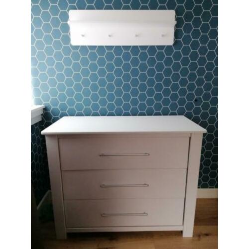 Commode met wandplank en kledingkast