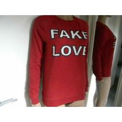NIKKIE trui met opdruk MAAT 38 (FAKE LOVE)