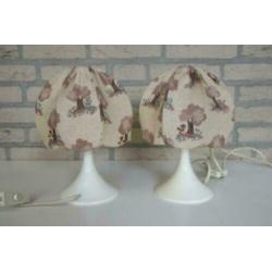 Twee vintage tafellampen, stof en kunststof