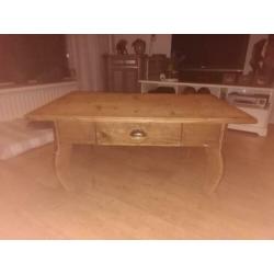 Antiek gebeitst grenen salontafel