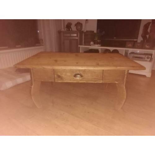 Antiek gebeitst grenen salontafel
