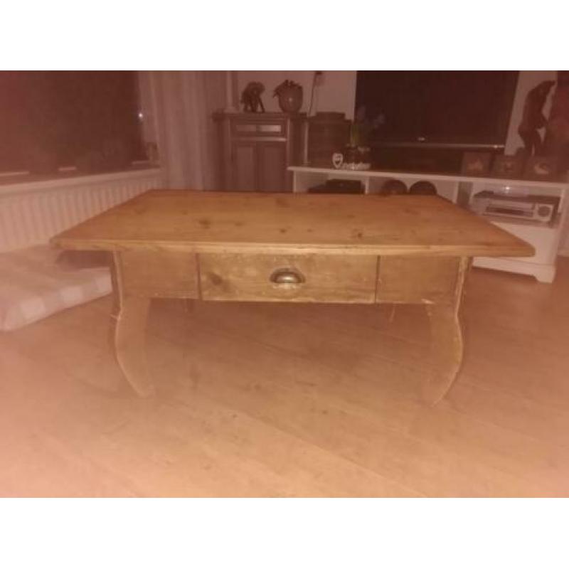 Antiek gebeitst grenen salontafel