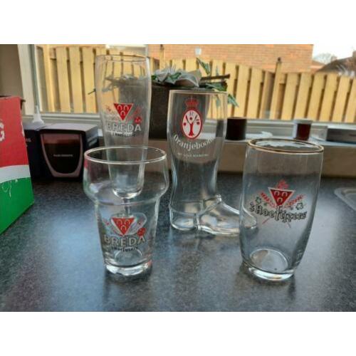 25 retro bierglazen biermerken. Partij bierglazen oud.