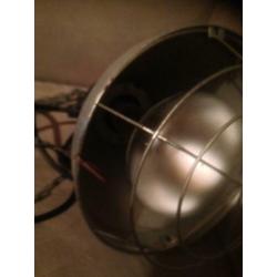 Brocante oude metalen broedlamp