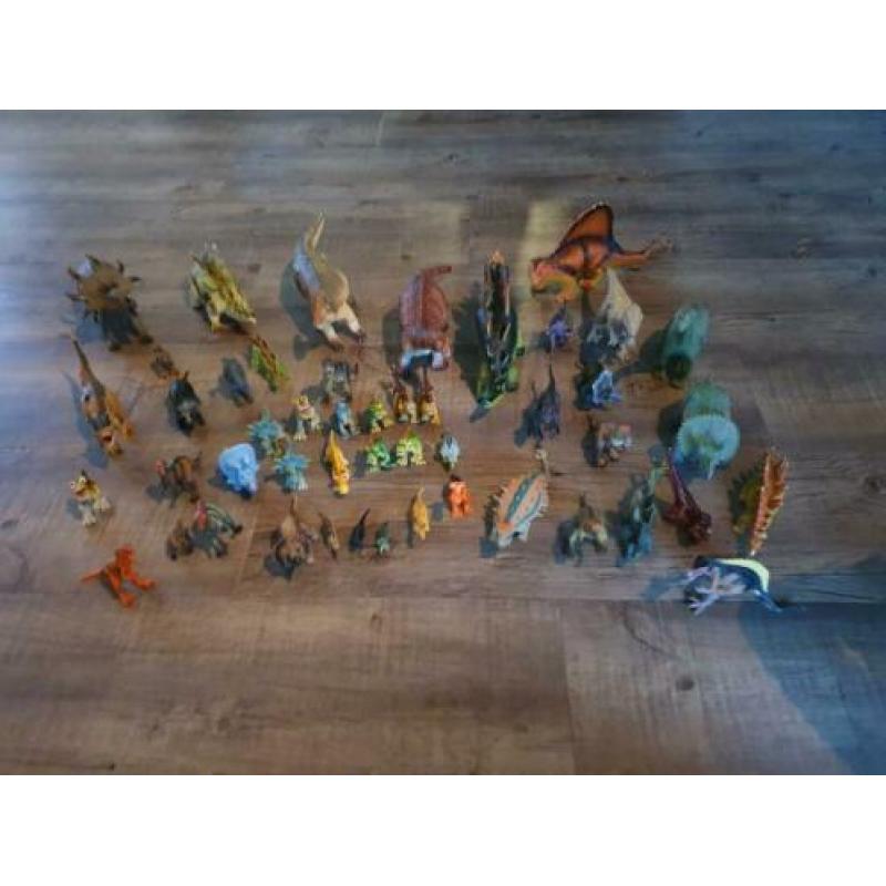 Veel soorten dinosaurussen 48 stuks