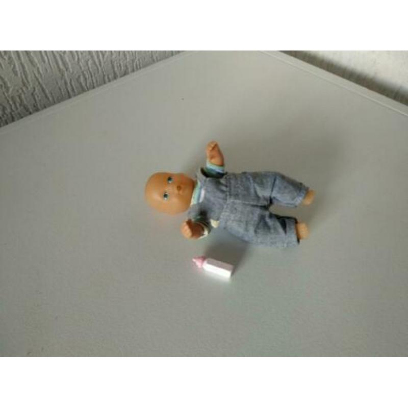 Simba poppenhuis baby popje met flesje