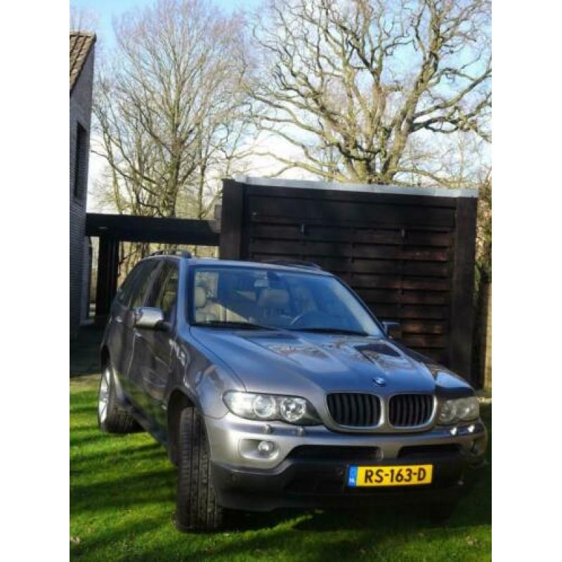 BMW X-5 Reihe grijs