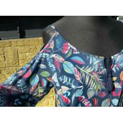 Donkerblauw paisley blaadjes A-lijn cold shoulder jurk mt 48