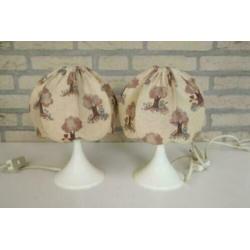 Twee vintage tafellampen, stof en kunststof