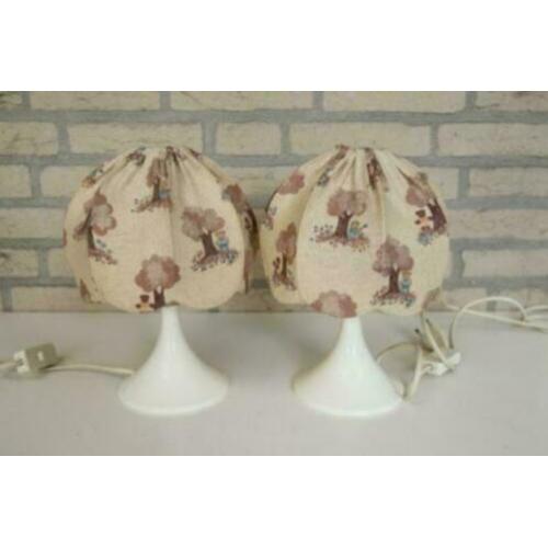 Twee vintage tafellampen, stof en kunststof