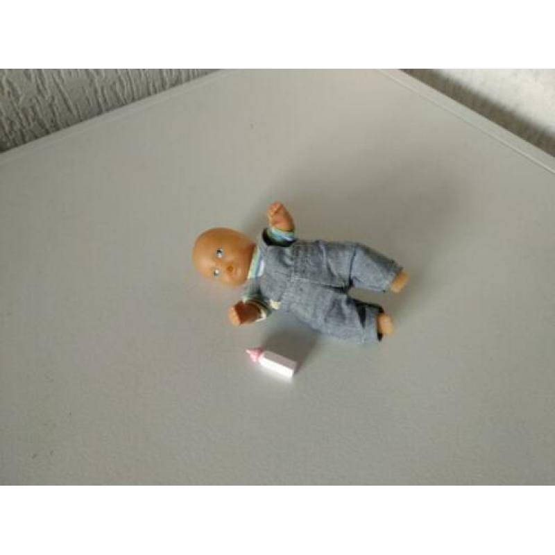 Simba poppenhuis baby popje met flesje