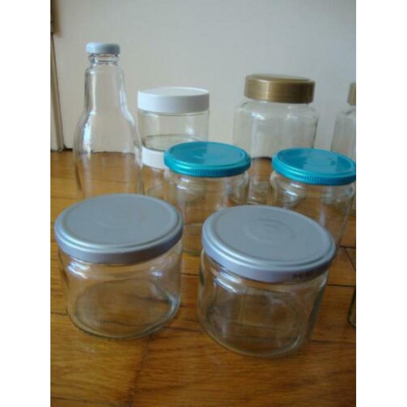 Diverse lege glazen (jam)potjes/flesje.