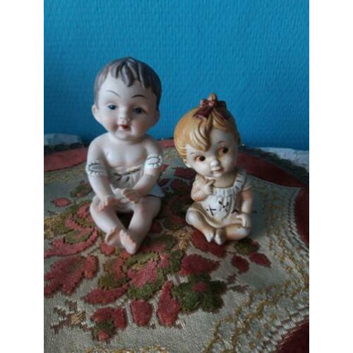2 mooie brocante bisquit porselein "piano" beeldjes