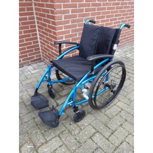 Spirit Rolstoel 8 mnd oud ,aluminium lichtgw en inklapbaar