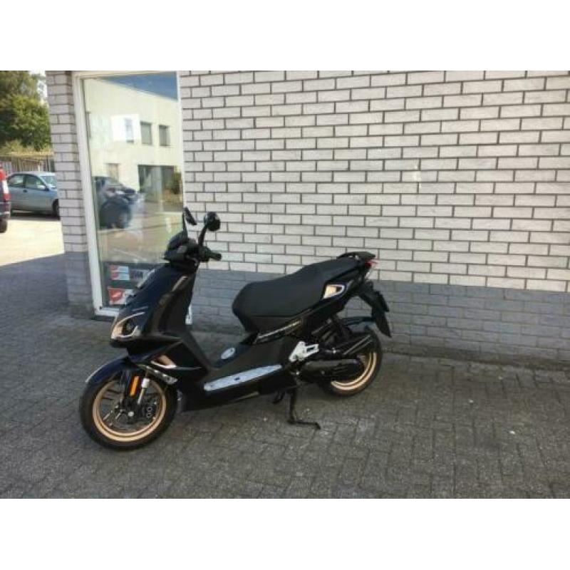 AKTIE! PEUGEOT SPEEDFIGHT 4 pure gold 4T SNOR BJ2017 7000KM