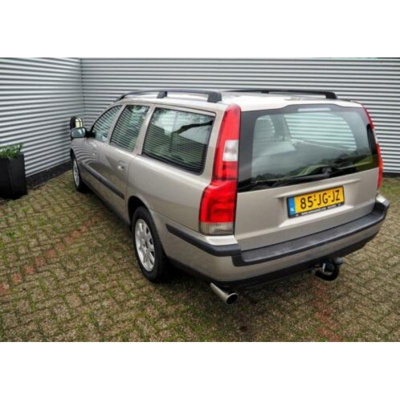 Volvo V70 2.4 140pk Comfort Line AUTOM. CLIMA CRUISE YOUNGTI