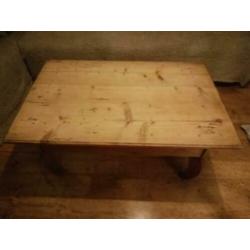 Antiek gebeitst grenen salontafel
