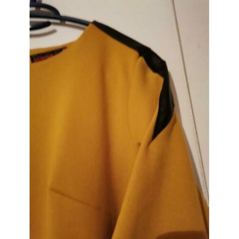 prachtige mosterdgeel jurk met leather details. maat M