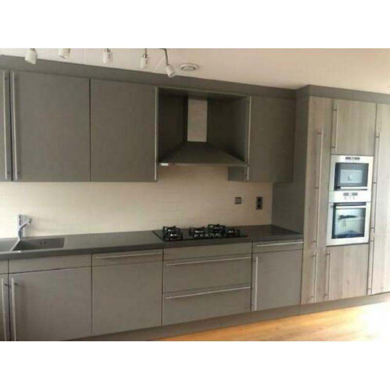 Complete mooie ruime keuken incl inbouwapparatuur