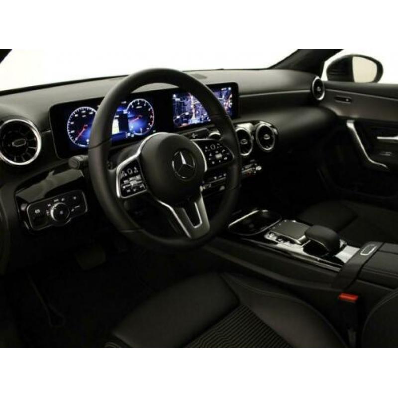 Mercedes-Benz A-Klasse 200 Automaat Model 2019 | Widescreen