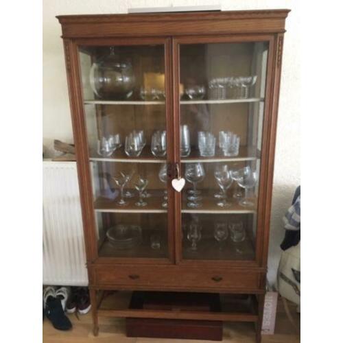 Zeer elegantie antieke kast