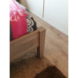 Mooi bed compleet met dressoir