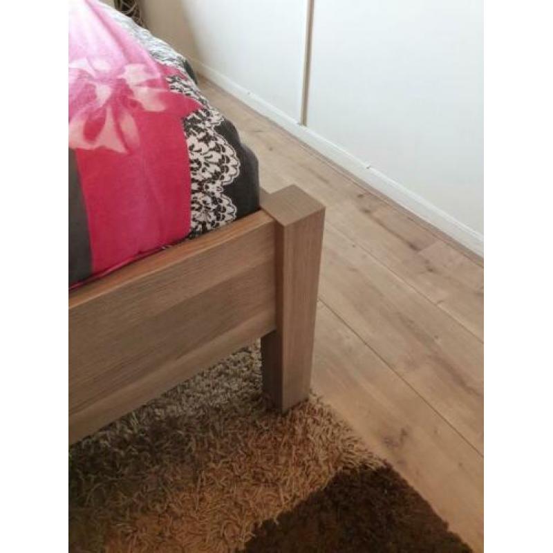 Mooi bed compleet met dressoir